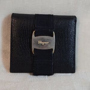 💯 Authentic Salvatore Ferragamo Dark Blue Lizard Embossed Leather Vara Compact